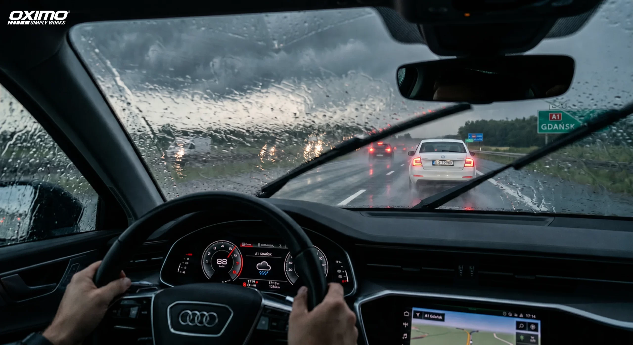 Ściana deszczu na autostradzie. Jak przetrwać letnie oberwanie chmury i uniknąć aquaplaningu?
